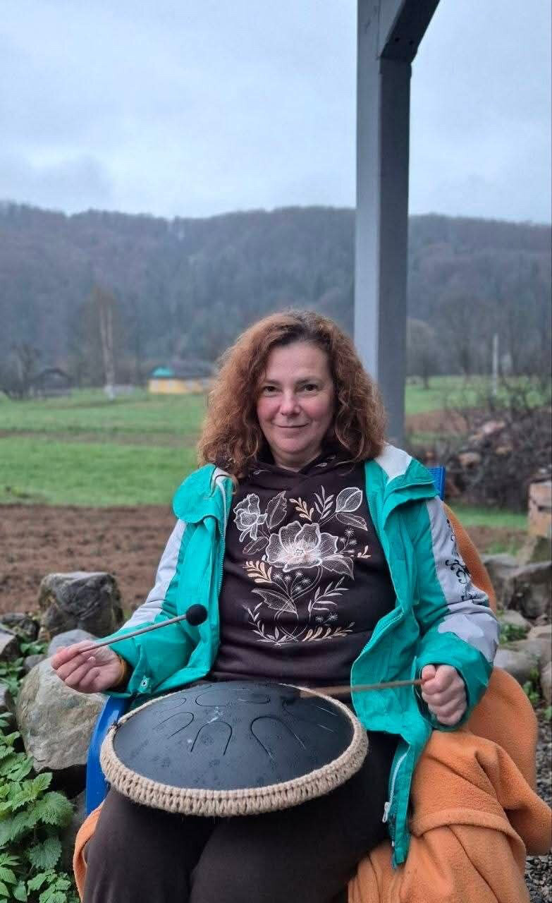Учасниця спільноти My Grieving з хендпеном